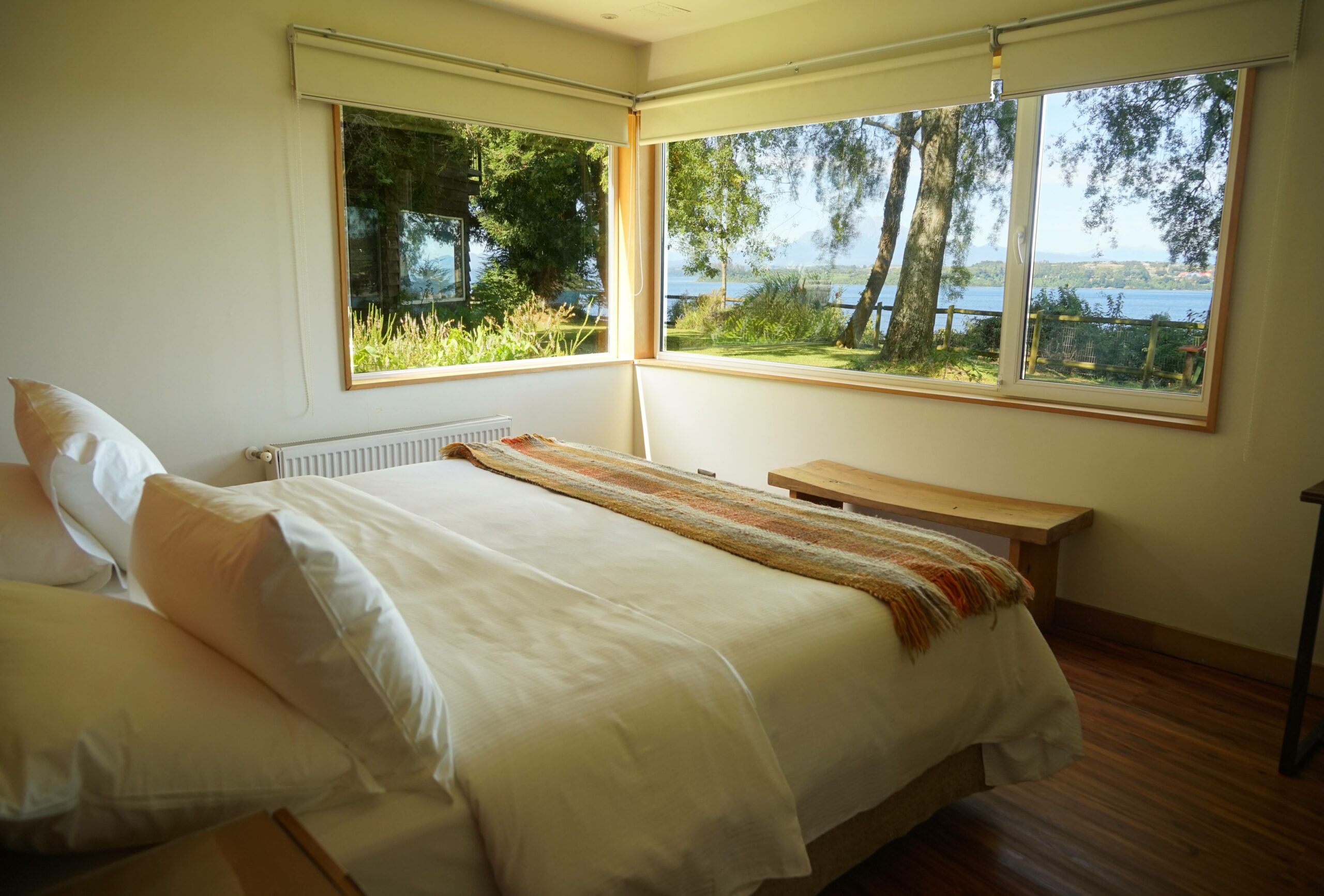 Eco cabaña suite de Hotel Cabaña del Lago con vista excepcional al Lago Llanquihue y al patio